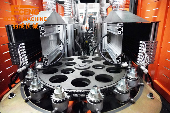 Q9000 Bloemmachine voor waterflessen 6 Holte 8000-9000 PCS/HR Uitgang 2000ML